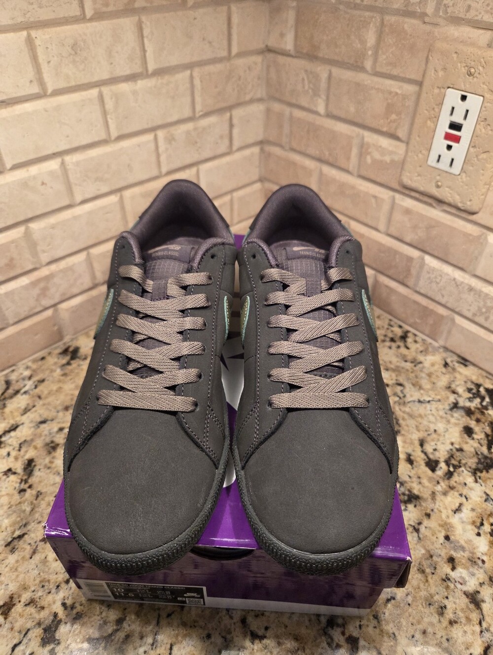 Nike SB Zoom Tennis Classic Men 10/Women 11.5